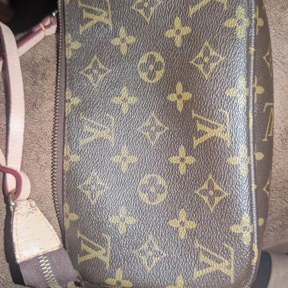 Louis Vuitton wristlet - Picture 2 of 2
